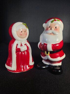 Vintage K-Mart Mr and Mrs Santa Claus Ceramic Salt And Pepper Shakers NOS